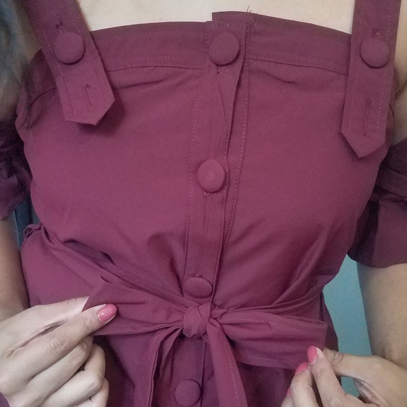 ๐ทCLEARANCE ALPHA&OMEGA BURGUNDY COLD SHOULDER TOP - Picture 6 of 6